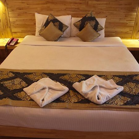 Symphony Palms Beach Resort And Spa Govind Nagar Exteriör bild