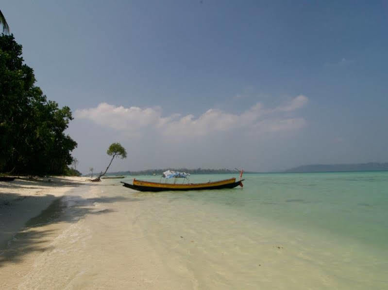 Symphony Palms Beach Resort And Spa Govind Nagar Exteriör bild