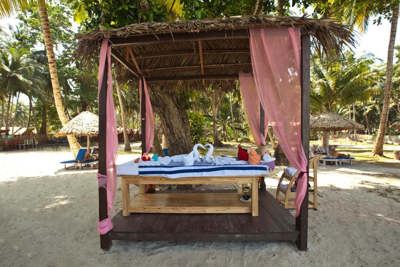 Symphony Palms Beach Resort And Spa Govind Nagar Exteriör bild