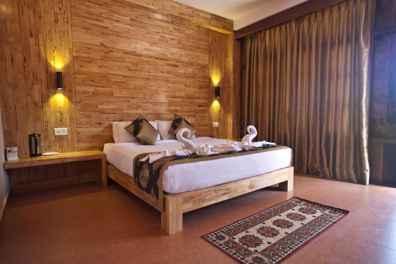 Symphony Palms Beach Resort And Spa Govind Nagar Exteriör bild