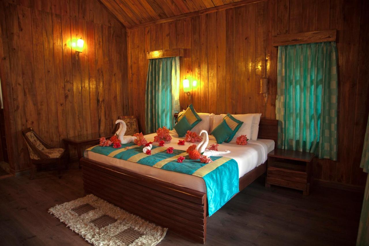 Symphony Palms Beach Resort And Spa Govind Nagar Exteriör bild